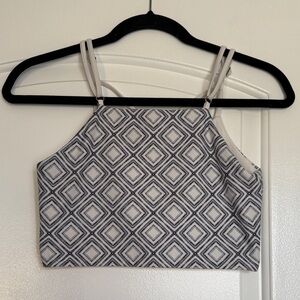 Wolven Reversible Geometric Patterned Gray Crop Top/White Crop Top